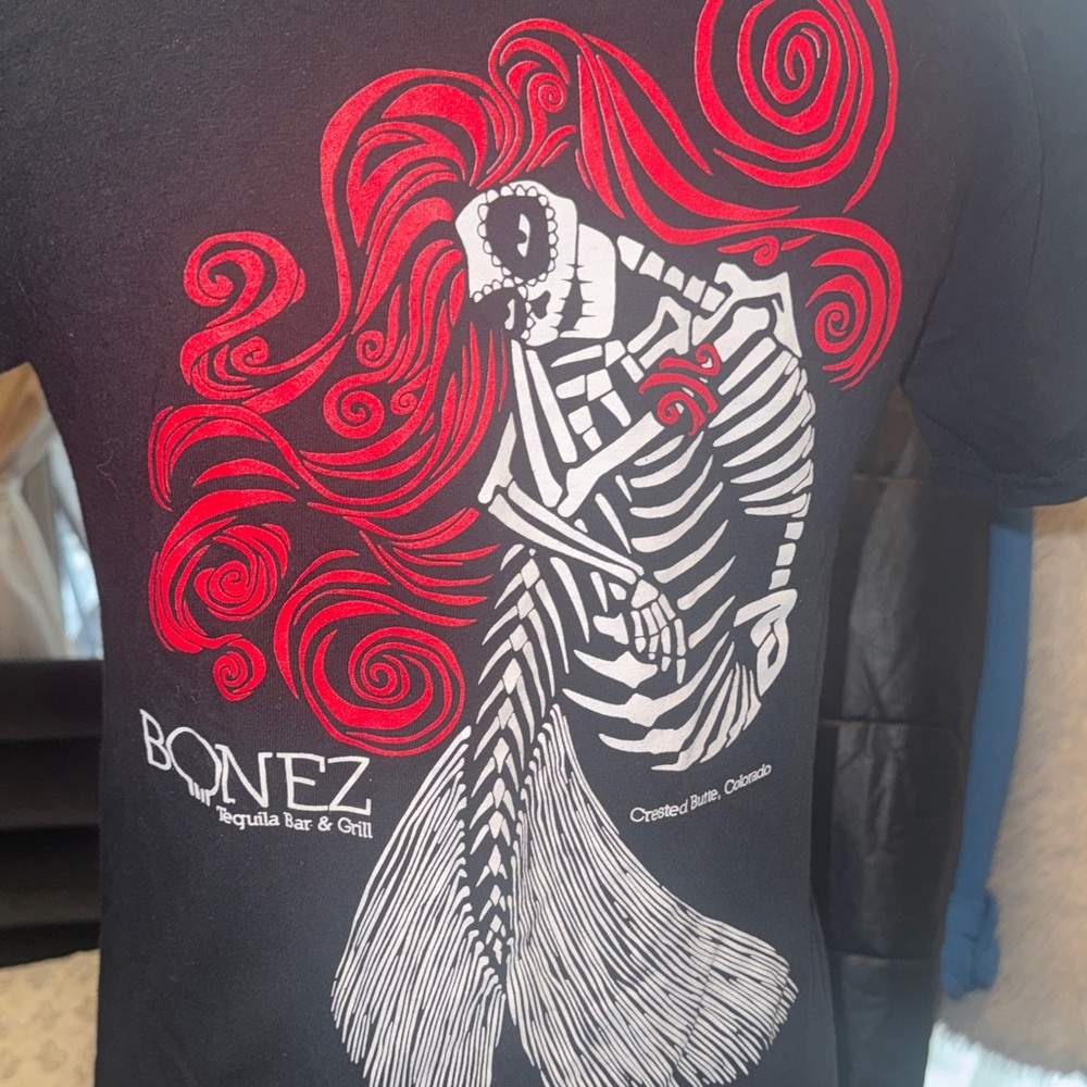Gildan Black Graphic T-Shirt Bonez Tequila Bar Crested Butte Colorado Small - Picture 2 of 11